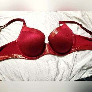 Victoria's Secret body by Victoria bra 32ddd